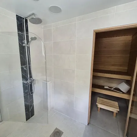 Σπίτι διακοπών Saunamaja Saun, Aed, Mere Laehedal Ja Tasuta Parkimine *
